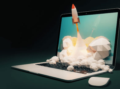 Google ürünleri ile verimliliğini artıran işletmeleri betimleyen laptop ekranından fırlatılan roket görseli